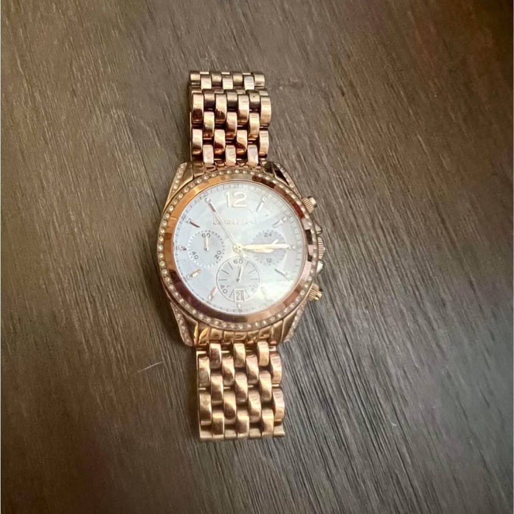 FINAL PRICE - Michael Kors rose gold watch🌈